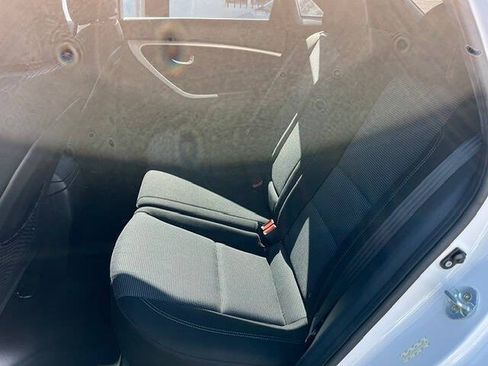 Used 2014 Hyundai Elantra GT FWD image 8