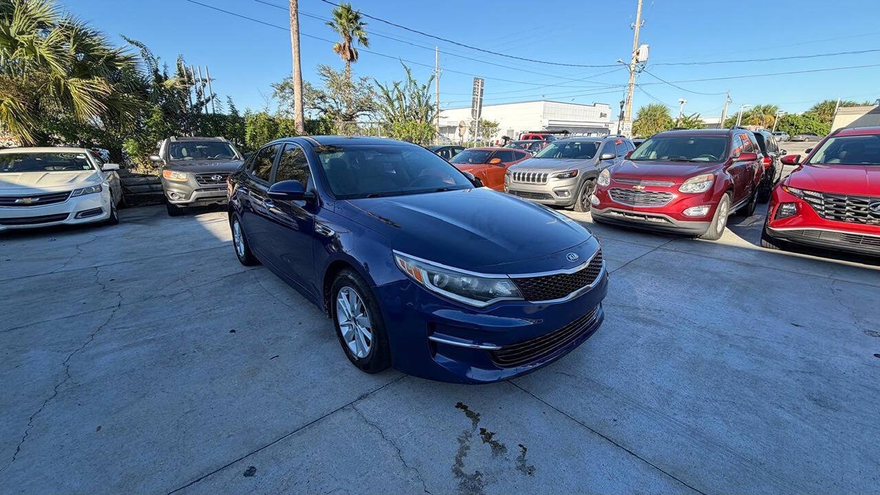 Used 2017 Kia Optima LX FWD image 3