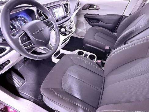 Used 2023 Chrysler Voyager LX FWD image 16