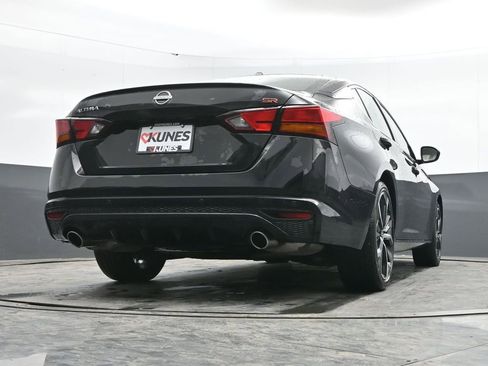 Used 2025 Nissan Altima 2.5 SR FWD image 42