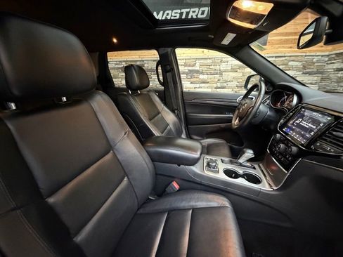 Used 2019 Jeep Grand Cherokee Limited AWD/4WD image 15