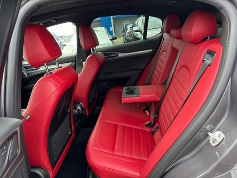 Used 2024 Alfa Romeo Stelvio Veloce image 23