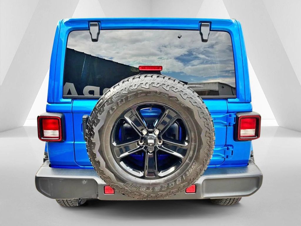 Used 2023 Jeep Wrangler Unlimited Sahara AWD/4WD image 6
