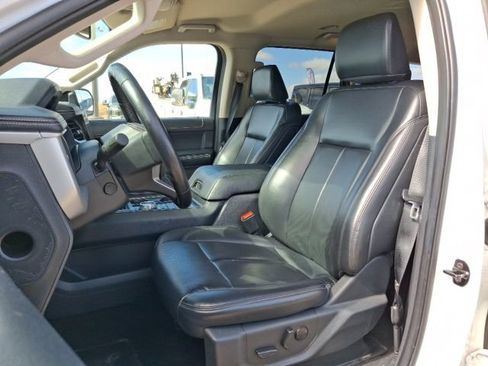 Used 2024 Ford Expedition XLT image 15
