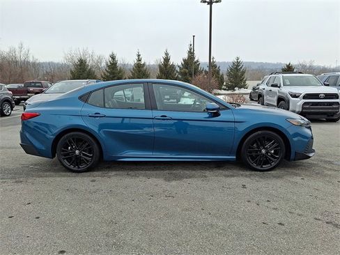 Certified 2025 Toyota Camry SE w/ Convenience Package image 7