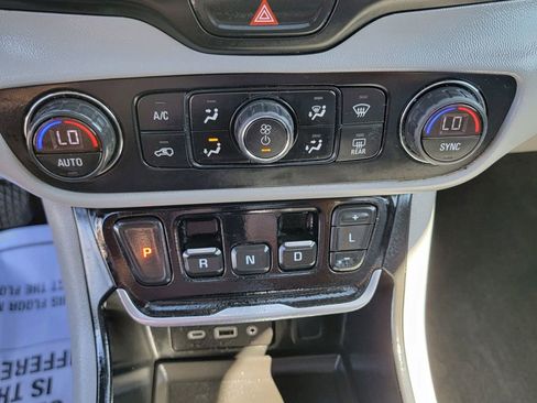 Used 2021 GMC Terrain SLT FWD image 15