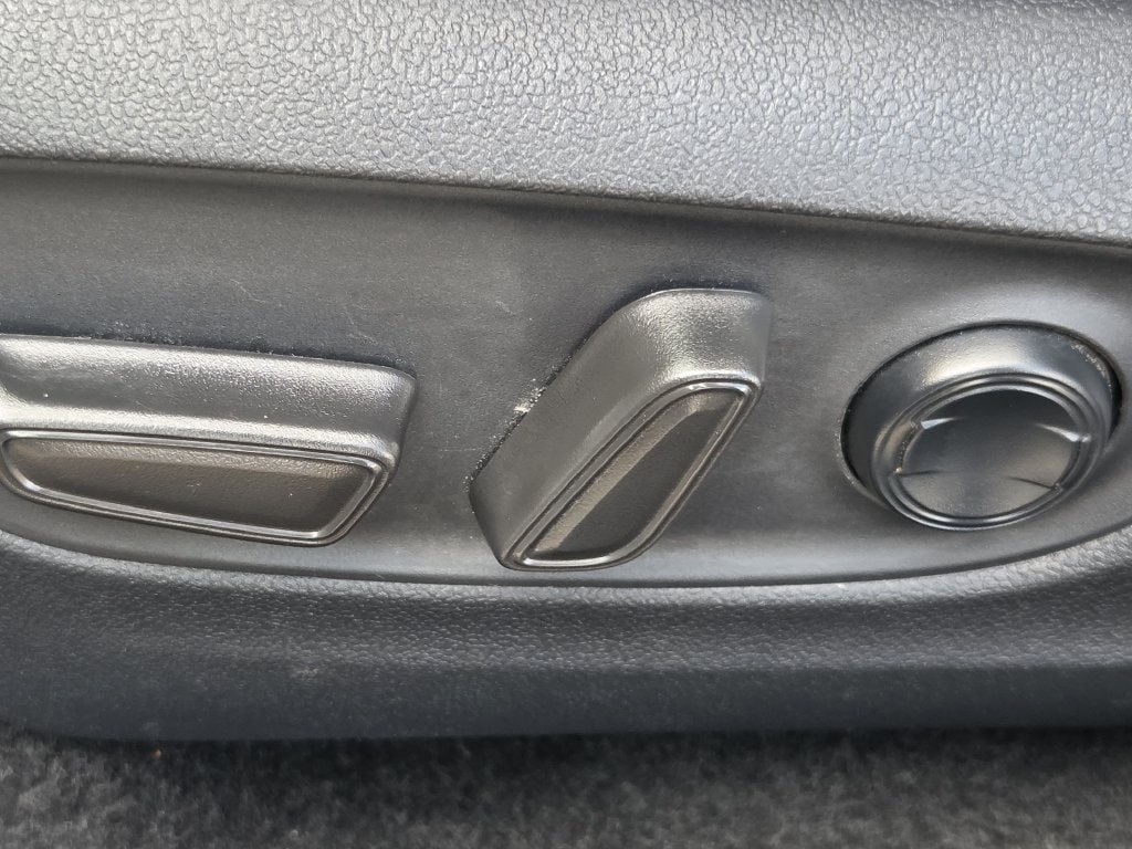 Used 2025 Toyota RAV4 XLE FWD image 28