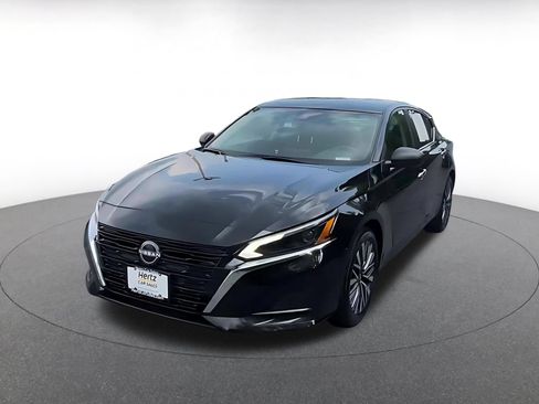 Used 2025 Nissan Altima 2.5 SV FWD image 6