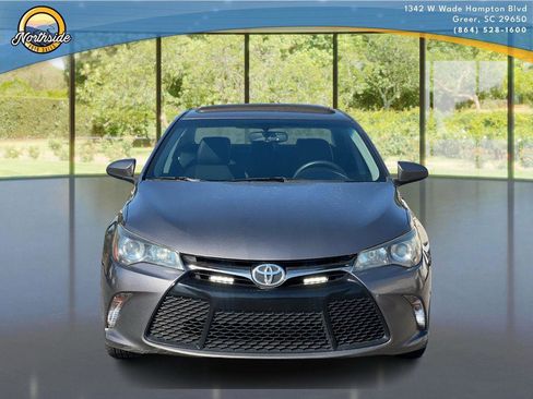 Used 2017 Toyota Camry SE w/ Moonroof Package image 9