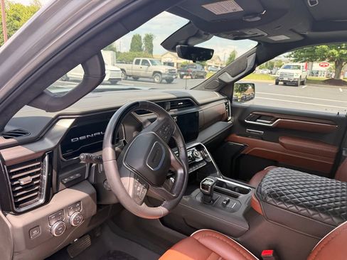 Used 2024 GMC Sierra 1500 Denali Ultimate AWD/4WD image 7