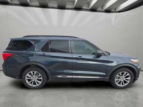 Used 2022 Ford Explorer XLT w/ Equipment Group 202A AWD/4WD image 7