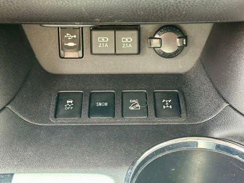 Used 2019 Toyota Highlander SE image 30