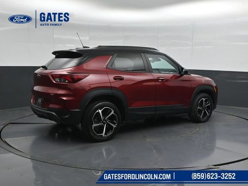 Used 2023 Chevrolet TrailBlazer RS w/ Sun and Liftgate Package AWD/4WD image 2