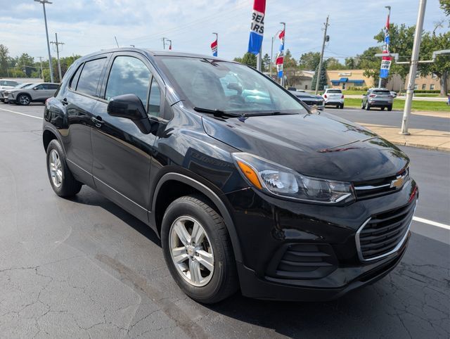 Used 2021 Chevrolet Trax LS w/ Tint and Cruise Package AWD/4WD image 7