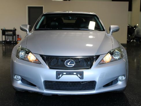 Used 2010 Lexus IS 350C w/ Luxury Pkg RWD image 9