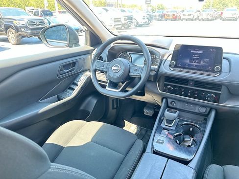 Used 2024 Nissan Rogue S FWD image 19