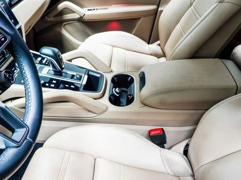 Used 2023 Porsche Cayenne Coupe image 21