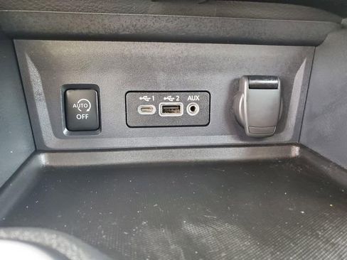 Certified 2025 Nissan Sentra SR w/ SR Premium Package FWD image 27
