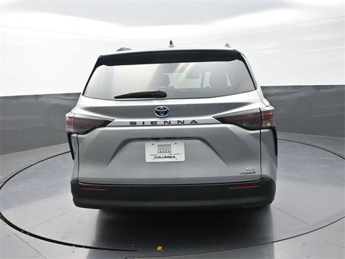 Used 2023 Toyota Sienna XLE image 6