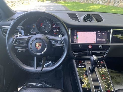 Used 2023 Porsche Macan AWD/4WD image 7
