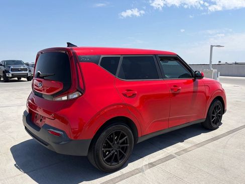 Used 2020 Kia Soul S FWD image 2