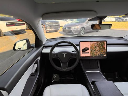 Used 2021 Tesla Model Y Long Range AWD/4WD image 26