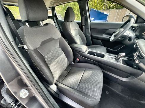 Used 2025 Nissan Kicks S image 27