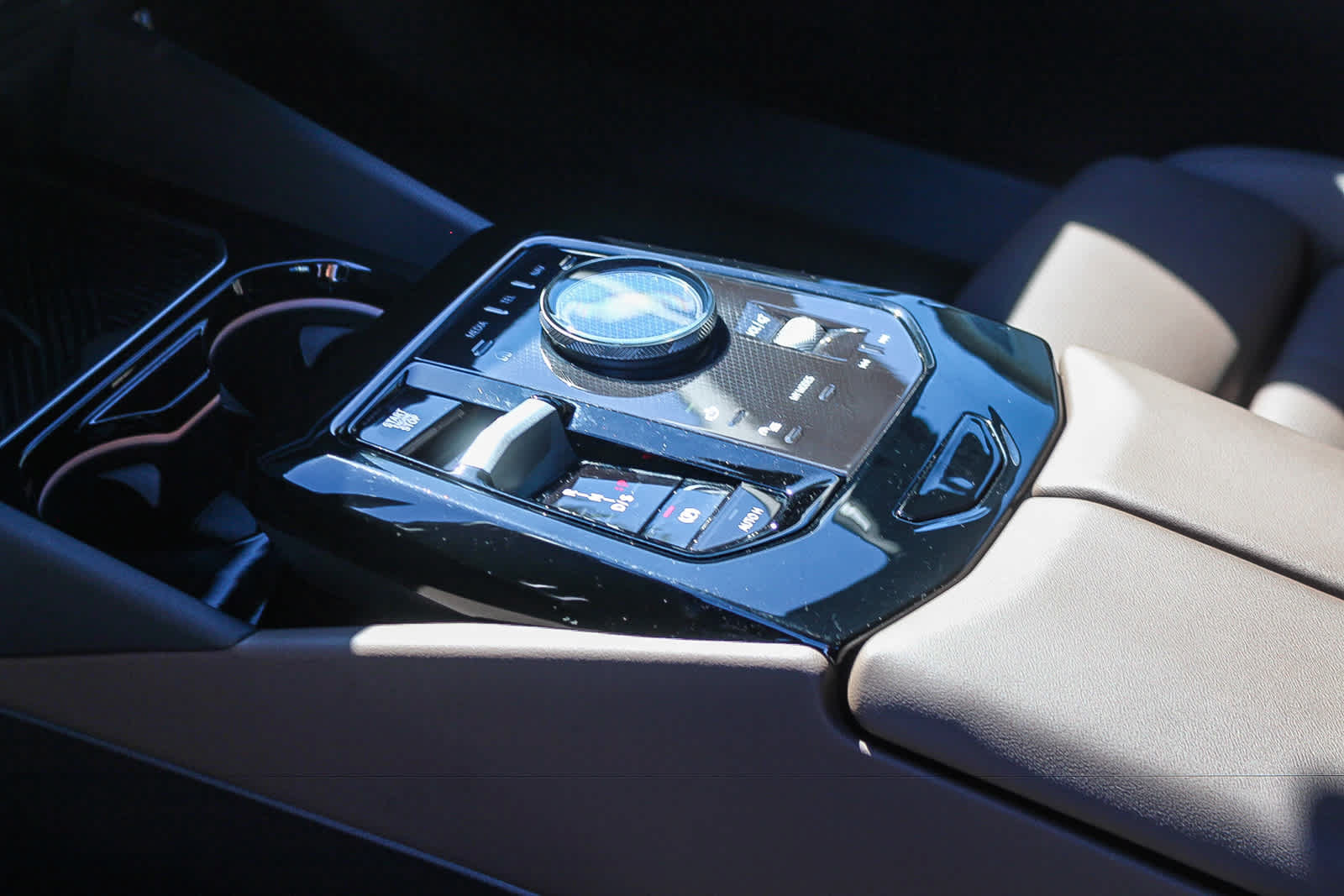 Used 2026 BMW 530i w/ Premium Package RWD image 19