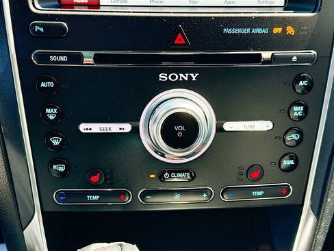 Used 2018 Ford Explorer Sport w/ Ford Safe & Smart Package image 17