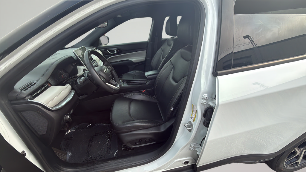 Used 2025 Jeep Compass Limited AWD/4WD image 31