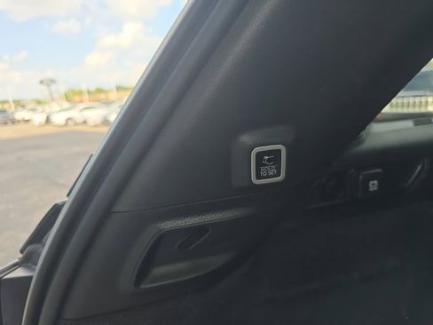 Used 2022 Jeep Grand Cherokee Overland w/ Luxury Tech Group IV image 15