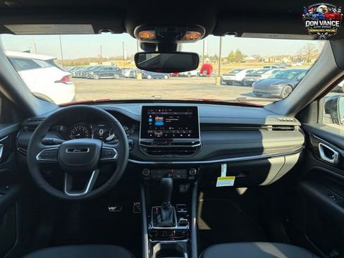 New 2026 Jeep Compass Latitude image 12