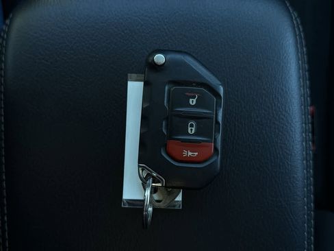 Used 2018 Jeep Wrangler Unlimited Sahara image 23