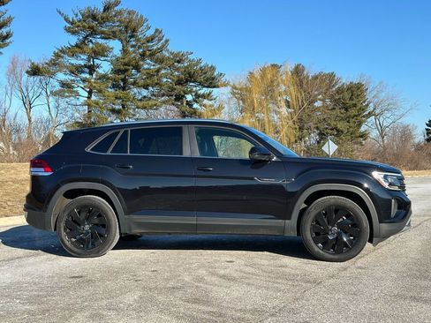 Used 2024 Volkswagen Atlas Cross Sport SE w/ Panoramic Sunroof Package image 6