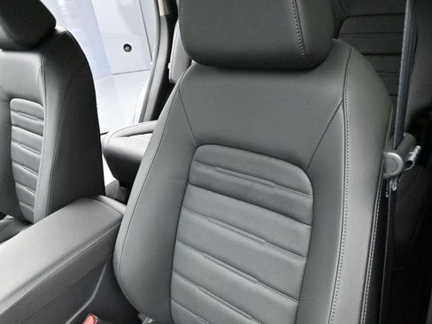 Used 2025 Chrysler Pacifica Select FWD image 12