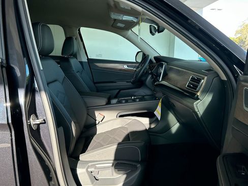 New 2026 Volkswagen Atlas SE image 32