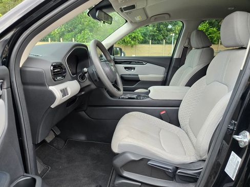 Used 2023 Honda Pilot LX image 10