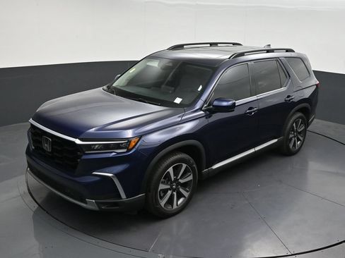 Used 2025 Honda Pilot Touring image 16