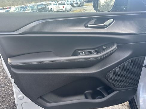 New 2025 Jeep Grand Cherokee Altitude image 15