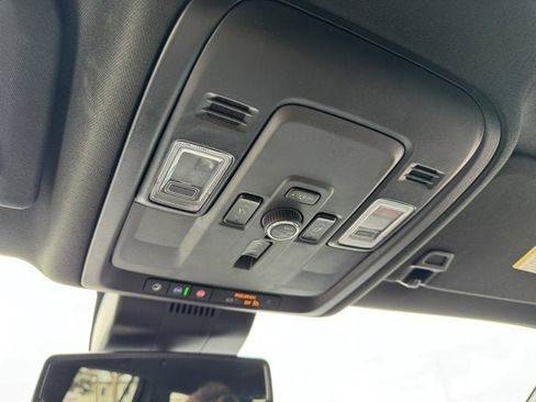 Used 2025 GMC Yukon Denali AWD/4WD image 26