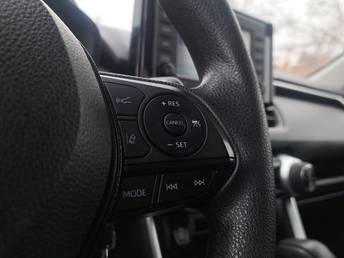 Used 2021 Toyota RAV4 LE image 20