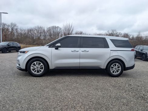 Used 2022 Kia Carnival LX image 2