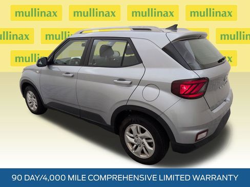 Used 2020 Hyundai Venue SEL FWD image 9