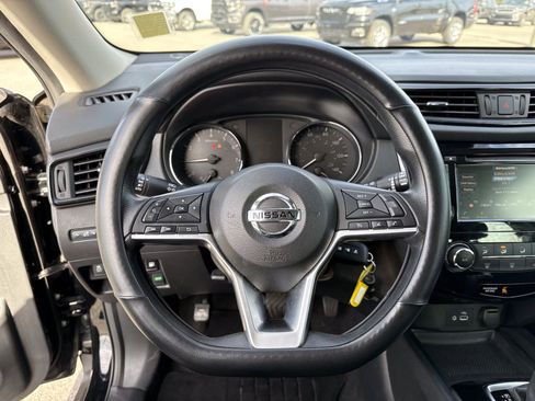 Used 2020 Nissan Rogue S image 27