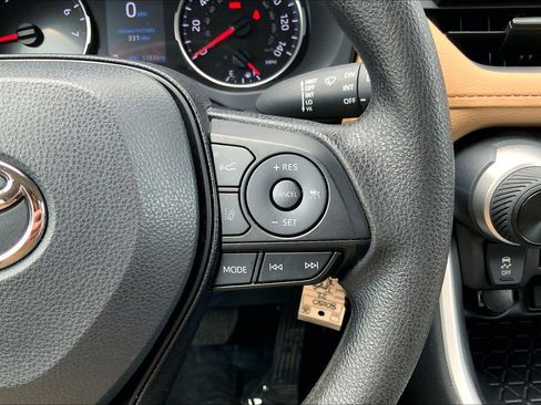 Used 2022 Toyota RAV4 LE AWD/4WD image 19