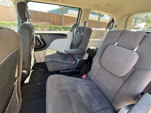 Used 2016 Dodge Grand Caravan SXT w/ Rear Park Assist Package image 32