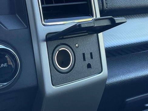 Used 2018 Ford F150 Lariat w/ Equipment Group 502A Luxury AWD/4WD image 20