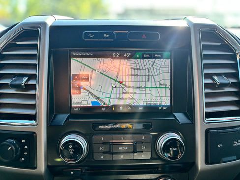 Used 2015 Ford F150 Lariat w/ Equipment Group 502A Luxury AWD/4WD image 21