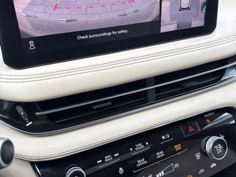 Used 2022 INFINITI QX60 Sensory w/ Cargo Package image 32