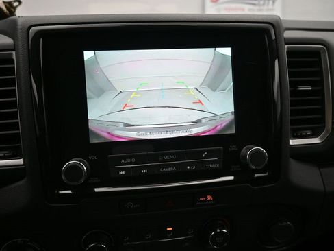 Used 2023 Nissan Frontier SV image 15